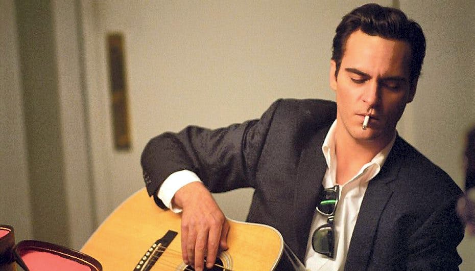 Her ses Joaquin Phoenix i rollen som Johnny Cash