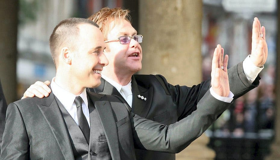 Sheila Farebrother var et af blot fire vidner, da Elton John og David Furnish giftede sig i 2005. I dag er det syv år siden, hun sidst talte med sin søn.