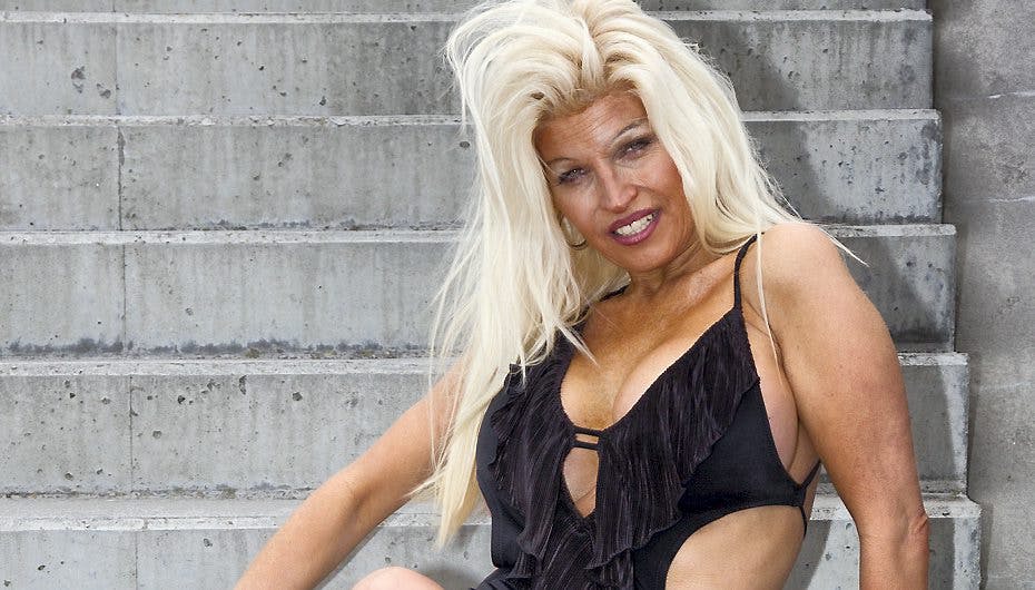 Stephanie "Cougar" er bikini babe nummer tre i seoghør.dk's frække sensommer-serie