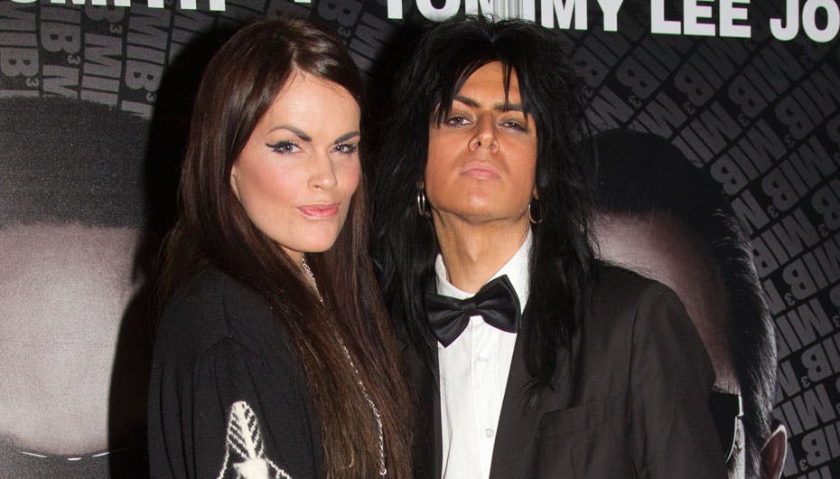 Reality-pigen Nadialine er med på lidt af hvert med kæresten Maryann Cotton