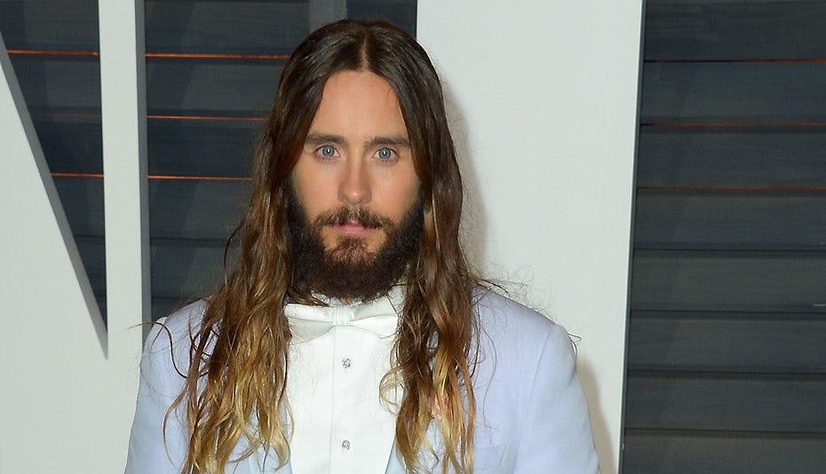 Jared Leto mens han stadig havde sine lange lokker