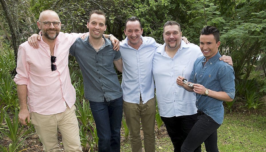 Gustav Salinas sammen med de "oprindelige" mandlige deltagere i "Jeg er en celebrity - få mig væk herfra".