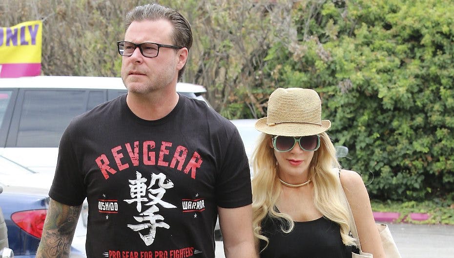 Tori Spelling forsvarer den utro ægtemand, Dean McDermott.