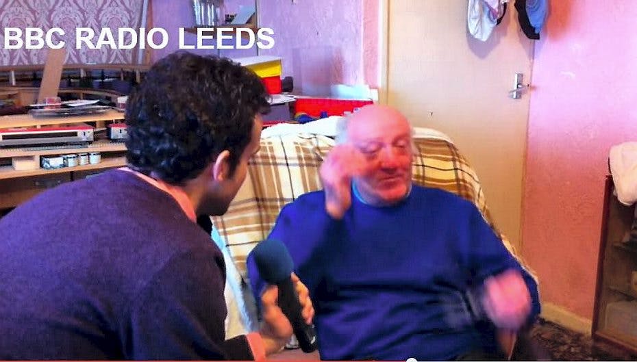 Stan Beaton bryder ud i glædestårer, da han genhører sin hustrus stemme.