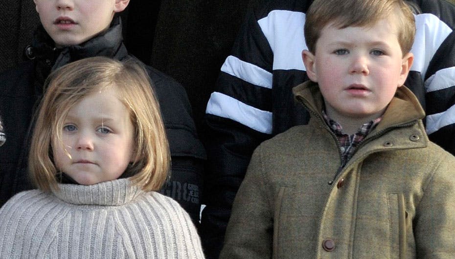 Isabella og Christian legede med deres tante lørdag, hvor Frederik og Mary var optaget af andre ting