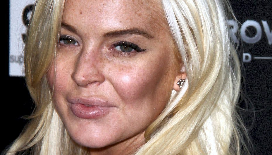 Lindsay Lohan og hendes mor har pudset advokater efter en TV-vært, der anklager dem for at tage kokain