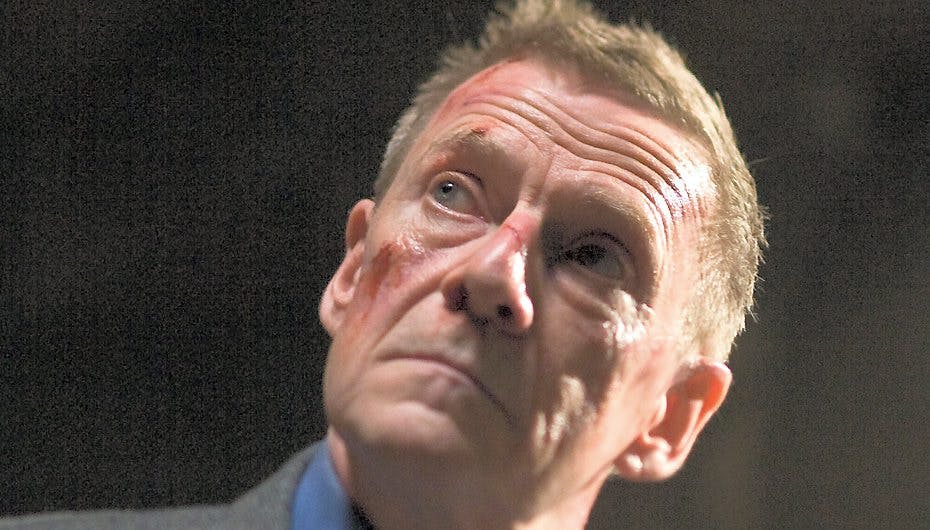 Jesper Christensen skal igen spille skurk i en James Bond-film.
