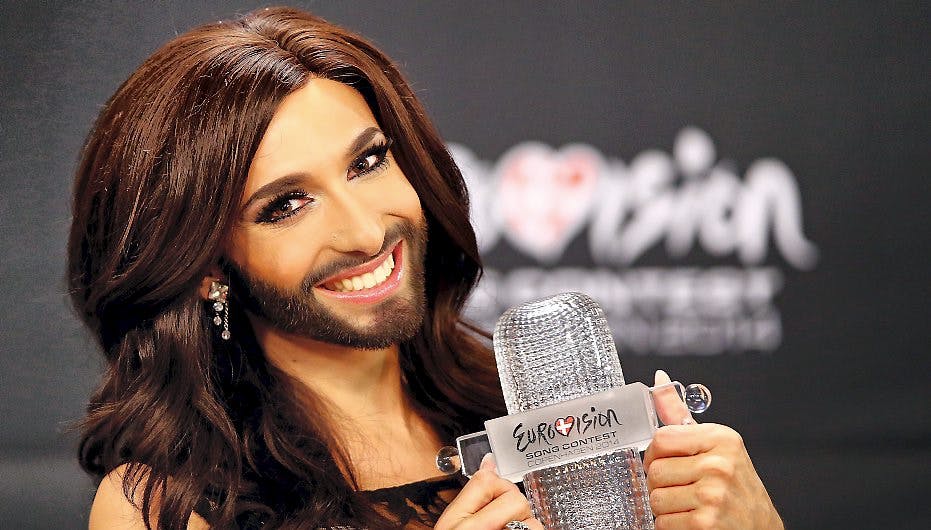 Conchita Wurst er vinder af Eurovision Song Contest 2014. Se hende glatbarberet nederst i artiklen.