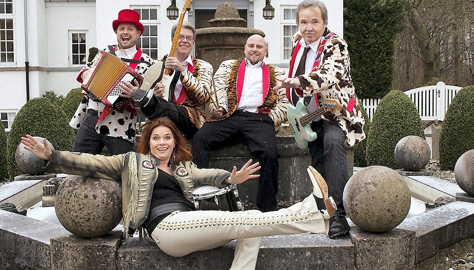 I fyrre år har Lennart Johannessen optrådt på Låsby Kro. Jubilæet napper han med de populære Fede Finn & Funny Boyz.