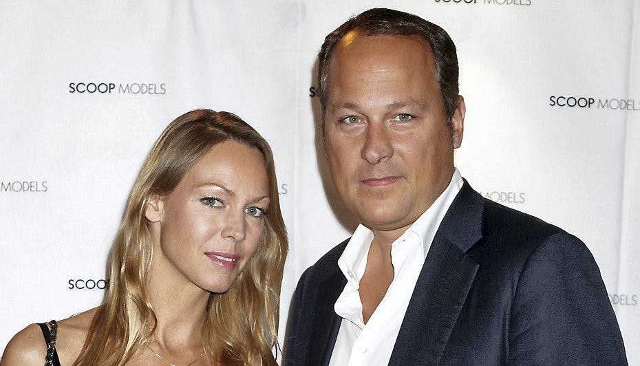 Mads Ulrich - her med hustruen Terese Gargas - står til at tjene mange millioner på salget af lejligheden.