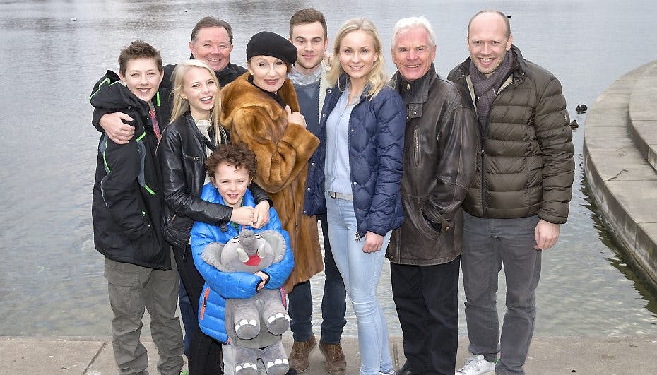 Skuespillerne og andre medarbejdere på Far til fire-settet har fået krisehjælp