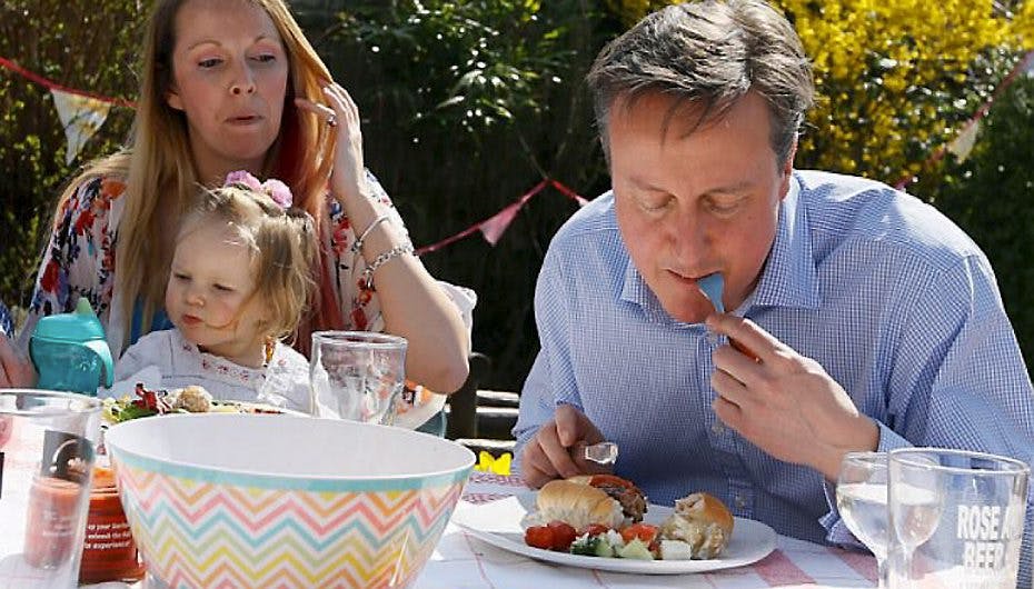 Cameron-billede går verden rundt: Kan du spotte den pinlige fejl?