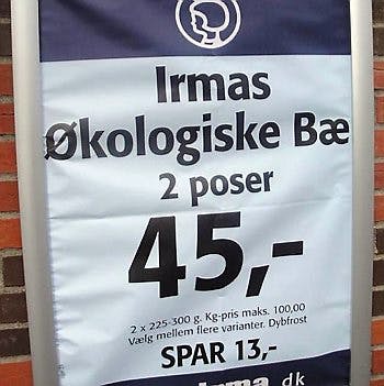 Skiltet passer ikke super-godt i holderen.