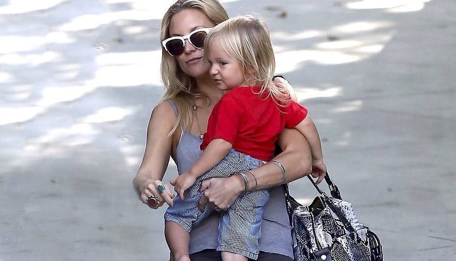 Med to børn og to karrierer er der nok at se til for Kate Hudson og hendes musiker-kæreste