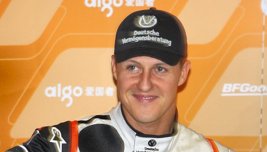 Michael Schumacher viser små tegn på bedring