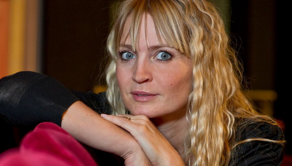 Annette Heick blev dybt påvirket, da hun sad med et gammelt brev i hånden