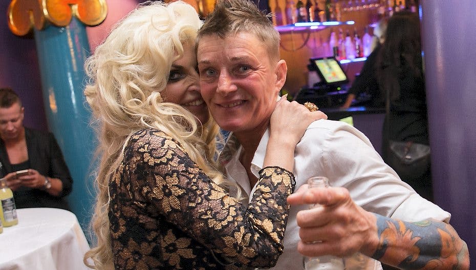 Cougaren og Tina Vilbrand elsker at feste. Tjek den vilde fødselsdag herunder.