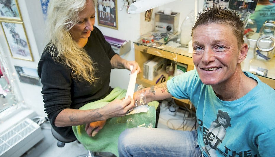 Tina Vilbrand har fået dækket eksens navn hos Tatto-Liz.