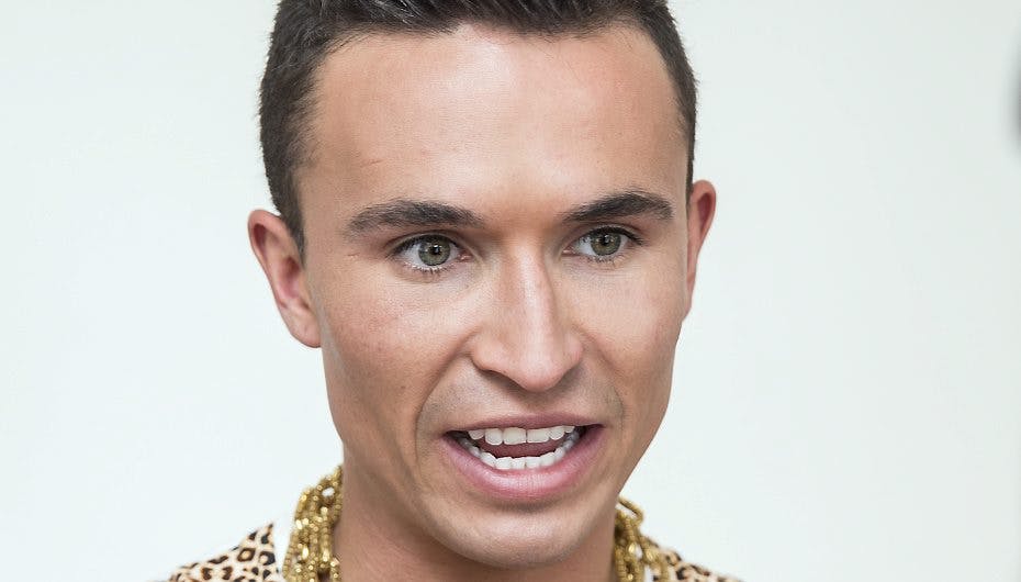 Gustav raser over at være blevet ført bag lyset af daten. Men det er Metronome, der ifølge Mitchel er skurken
