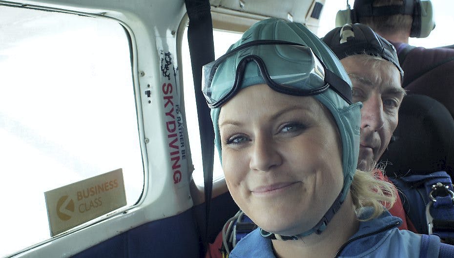 Hother er vild med at sprænge i faldskærm