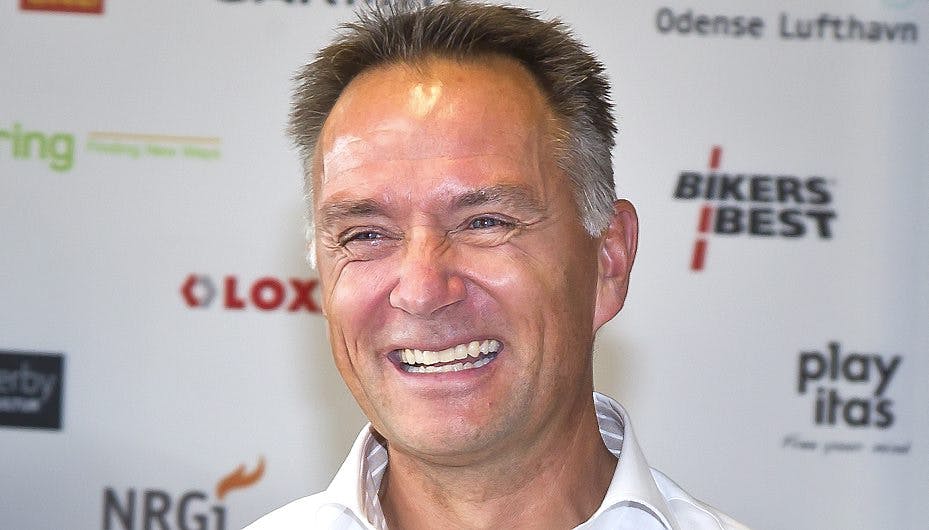 Jens Veggerby har god grund til at smile. Cykelpensionisten har børstet skrammerne af sig efter mødet med Stein Bagger.