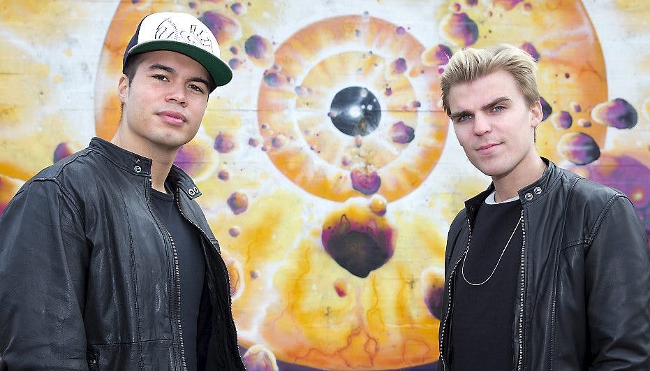 Duoen Niel og Micky udgør tilsammen PULS, som i denne uge optræder på en to siders idol-plakat i SE og HØR.