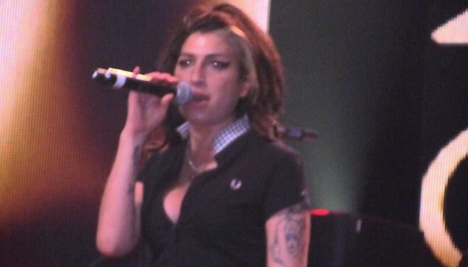 Dette billede af en syngende Amy Winehouse er taget tre dage før hendes død