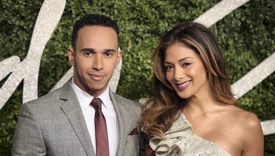 Lewis Hamilton presses af familien, der gerne ser ham gifte sig med Nicole Scherzinger.