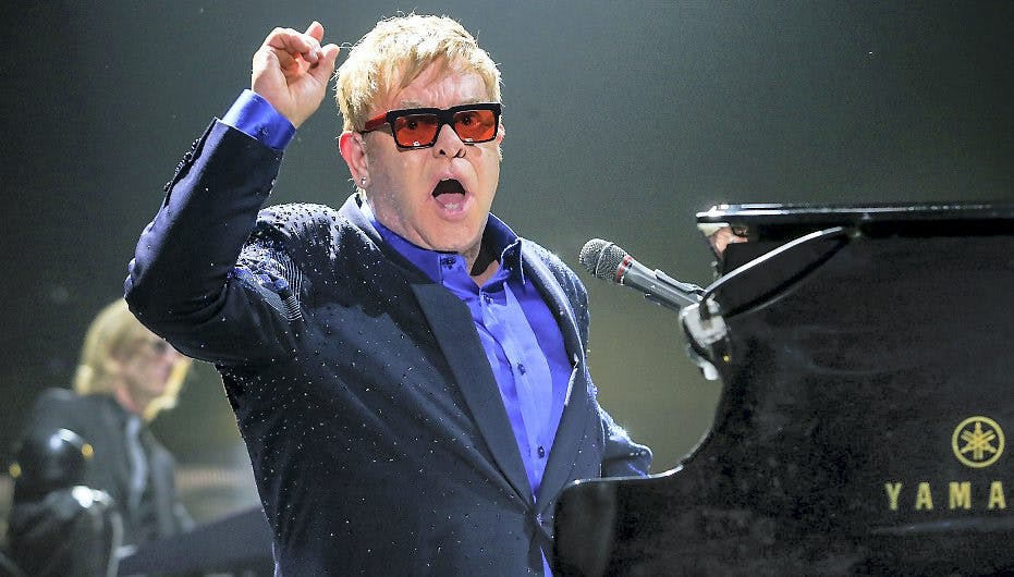 Elton John har før været aktiv i kampen for homoseksuelles rettigheder, og nu er interessen for transseksuelle også vækket