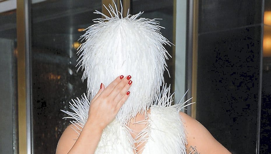 Popstjernen Lady Gaga har endnu engang iklædt sig tøj fra en anden verden
