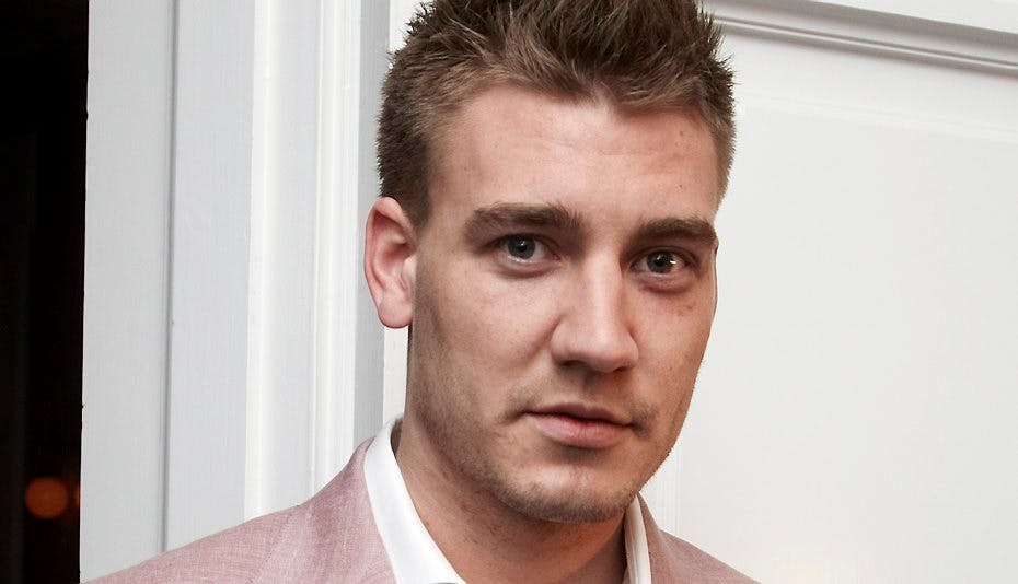 Nicklas Bendtner er tosset over den negative omtale af håndboldherrerne.