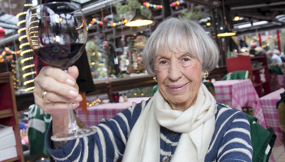 -Jeg savner at sidde på min terrasse med en smøg og et glas rødvin og kigge ud over Øresund. Nu nøjes jeg med rødvinen, siger Lise Nørgaard.