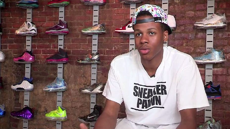 16-årige Chase Reed har åbnet en butik, hvor folk kan låne penge mod at pantsætte deres sneakers.