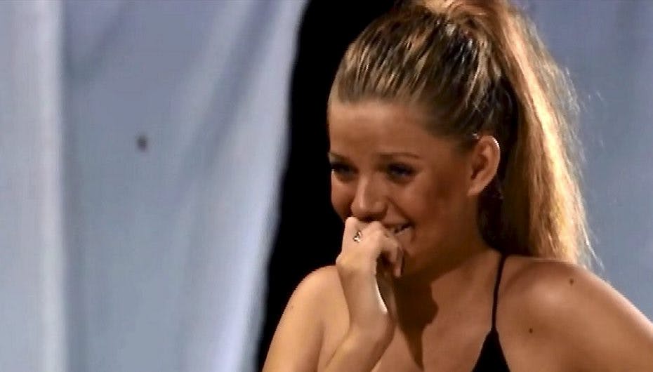 Laura skal svare på spørgsmål i aftenens episode