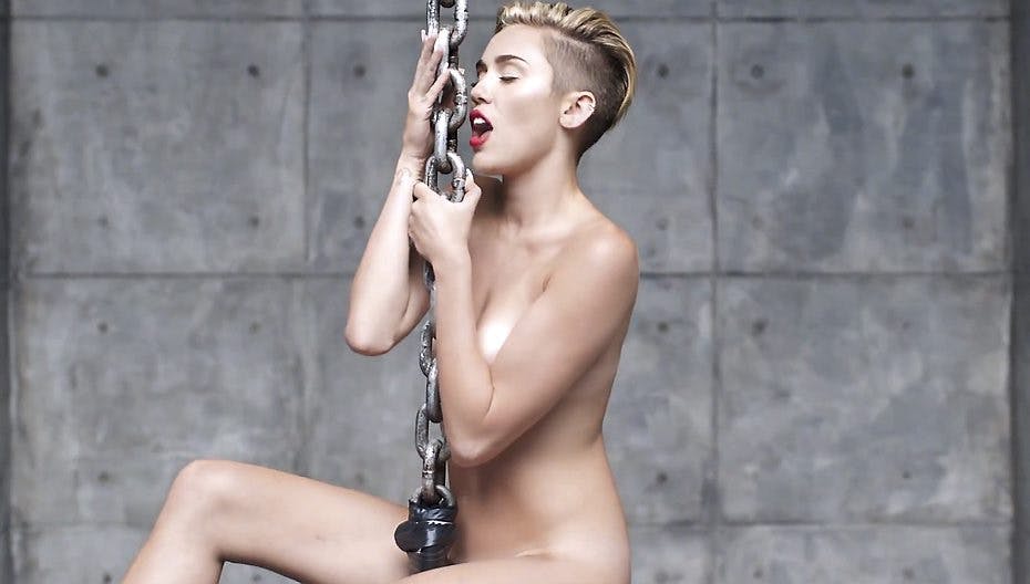 Miley er vild med at vise sin nøgne krop frem både på bladforsider og i musikvideoer