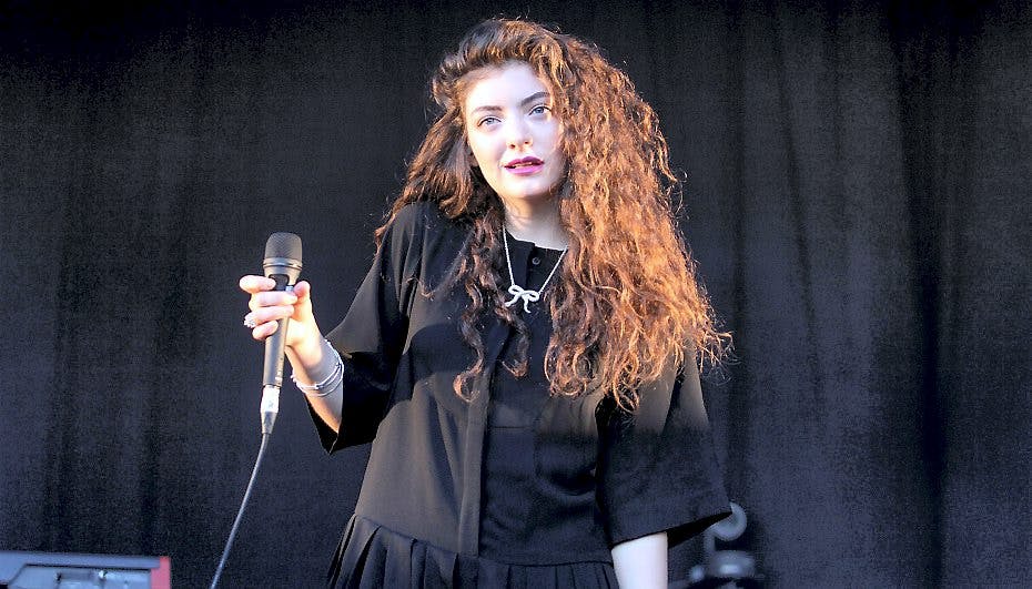 Lorde har hittet over hele verden med nummeret "Royals"