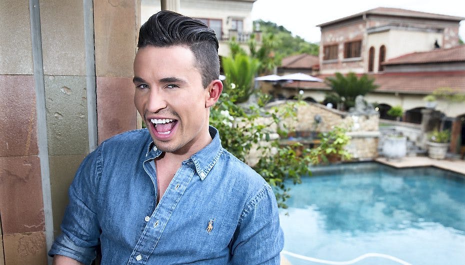 Gustav Salinas er ovenud begejstret for, at han kæmper sammen med "Rigtige" kendte i Sydafrika.