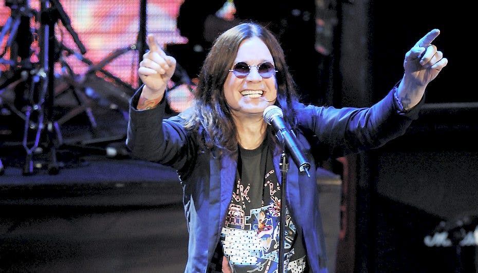 Ozzy Osbourne på scenen med sit band "Black Sabbath"
