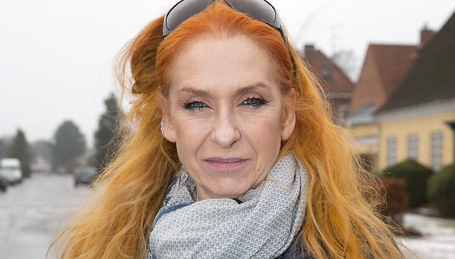 Snart "Hair"-aktuelle Sanne lever med et handicap - læs hvad herunder