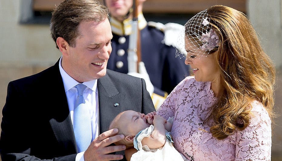 Madeleine og Chris strålede af lykke, når de kiggede på deres lille datter