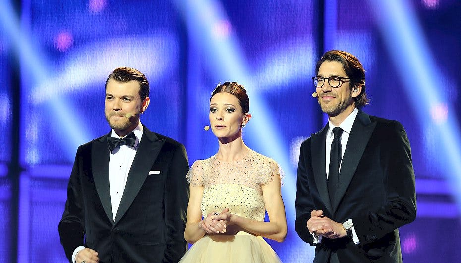 Pilou Asbæk, Lise Rønne og Nikolaj Koppel var værter ved den dyre sangfest