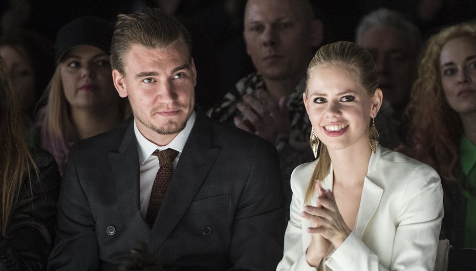 Nicklas Bendtner og Julie Zangenberg fejrede nytårsaften med maner.