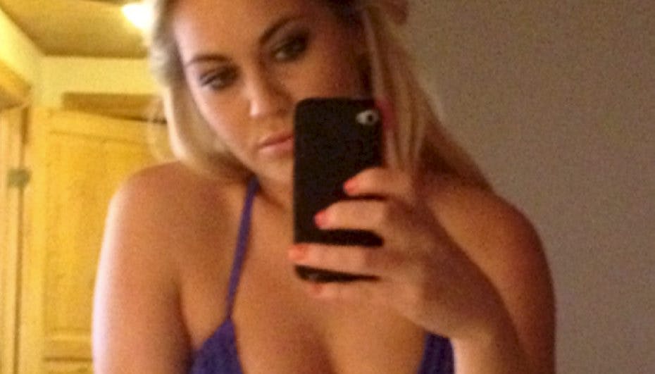 Amalie Szigethy viser kroppen frem i ren !"Fifty Shades Of Grey"-stil