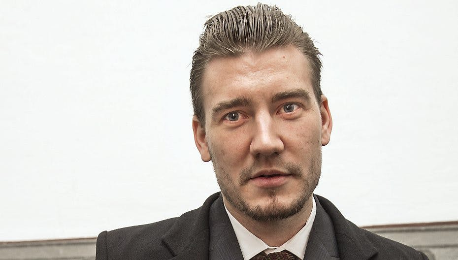 Nicklas Bendtner slappede af på sofaen sammen med sin søn
