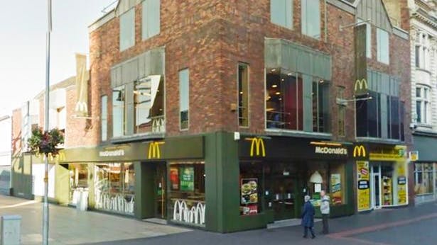 https://imgix.seoghoer.dk/media/article/0_mcdonalds-hero-protected-frightened-teens-from-10-strong-gang-attack-in-town-centre.jpg