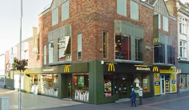 https://imgix.seoghoer.dk/media/article/0_mcdonalds-hero-protected-frightened-teens-from-10-strong-gang-attack-in-town-centre.jpg