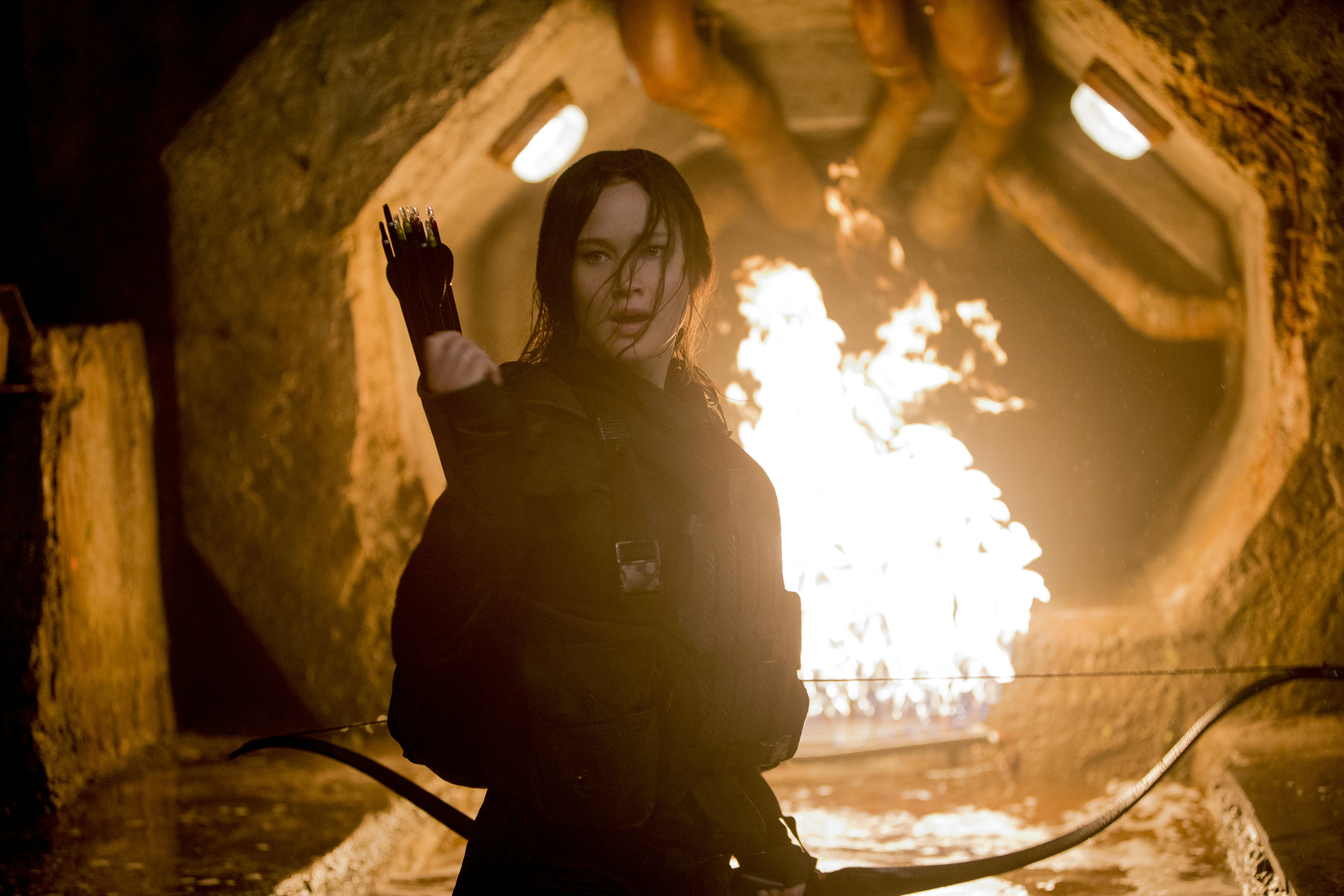 https://imgix.seoghoer.dk/media/article/2003331_mockingjay2_still_sp1-d82-26229-r_org_print.jpg