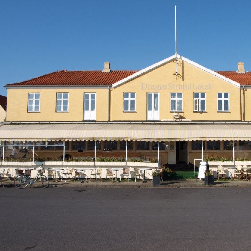 https://imgix.seoghoer.dk/media/article/2019-03-20_14_32_18-dragoer_strandhotel_-_billeder.jpg