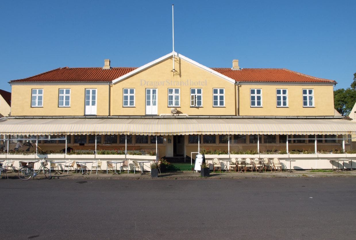 https://imgix.seoghoer.dk/media/article/2019-03-20_14_32_18-dragoer_strandhotel_-_billeder.jpg