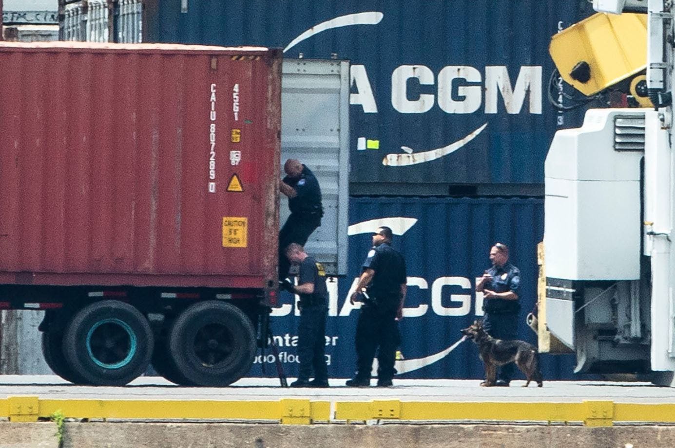 https://imgix.seoghoer.dk/media/article/2019-06-20_14_52_40-over_1_billion_worth_of_cocaine_seized_from_ship_port_in_philadelphia_people.jpg
